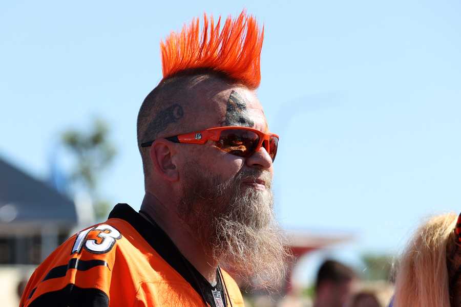 Super Bowl LVI - Los Angeles Rams v Cincinnati Bengals INGLEWOOD, CALIFORNIA - FEBRUARY 13: A Cincinnati Bengals fan looks on outside the stadium before Super Bowl LVI against the Los Angeles Rams at SoFi Stadium on February 13, 2022 in Inglewood, California. (Photo by Katelyn Mulcahy/Getty Images)