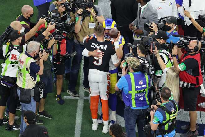 Joe Burrow gives Rams' Matthew Stafford celebratory hug