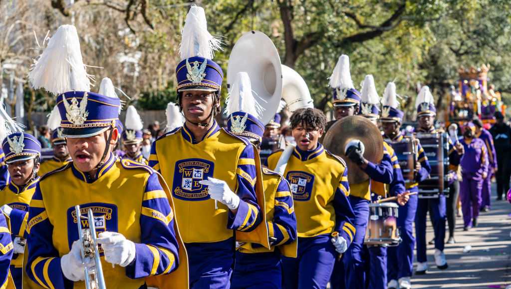 New Orleans paradegoers urged to follow Mardi Gras etiquette for safety of students