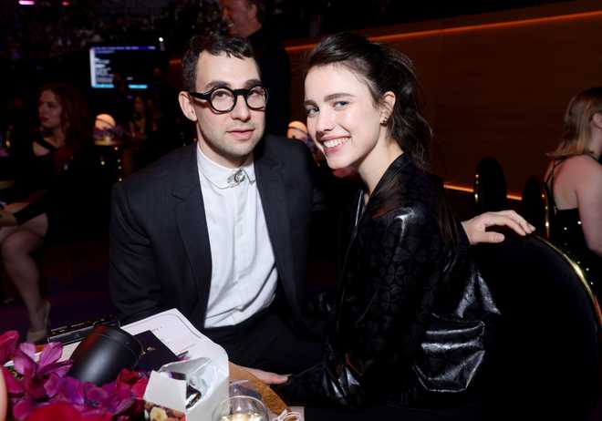 LAS&#x20;VEGAS,&#x20;NEVADA&#x20;-&#x20;APRIL&#x20;03&#x3A;&#x20;&#x28;L-R&#x29;&#x20;Jack&#x20;Antonoff&#x20;and&#x20;Margaret&#x20;Qualley&#x20;attend&#x20;the&#x20;64th&#x20;Annual&#x20;GRAMMY&#x20;Awards&#x20;at&#x20;MGM&#x20;Grand&#x20;Garden&#x20;Arena&#x20;on&#x20;April&#x20;03,&#x20;2022&#x20;in&#x20;Las&#x20;Vegas,&#x20;Nevada.&#x20;&#x28;Photo&#x20;by&#x20;Emma&#x20;McIntyre&#x2F;Getty&#x20;Images&#x20;for&#x20;The&#x20;Recording&#x20;Academy&#x29;