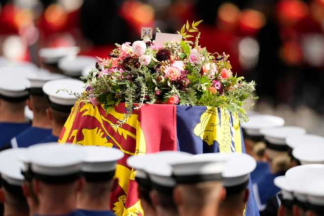 What is the significance of the Imperial State Crown on top of Queen  Elizabeth's coffin?