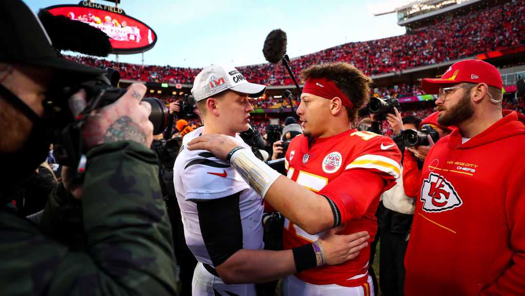 Joe Burrow hits 4 home runs at Reds batting practice, then Elly De