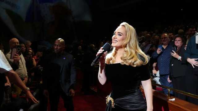 WATCH: Adele helps couple with gender reveal while on stage - Vimarsana News