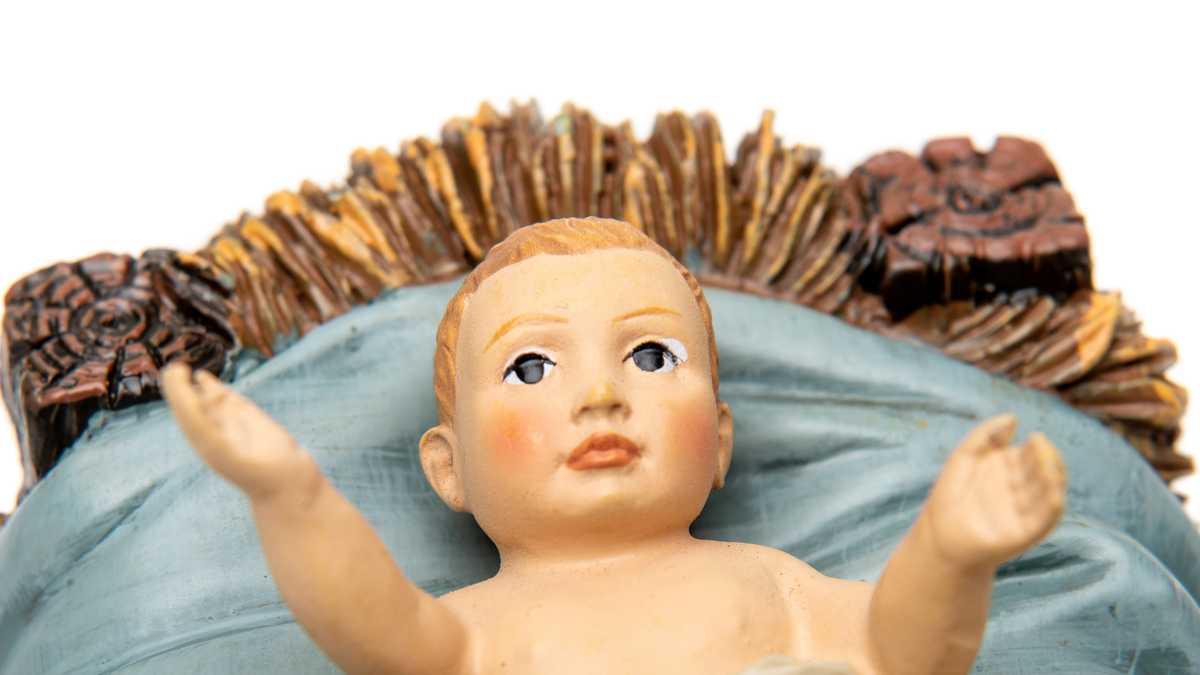 Berlin police search for suspect in nativity scene theft