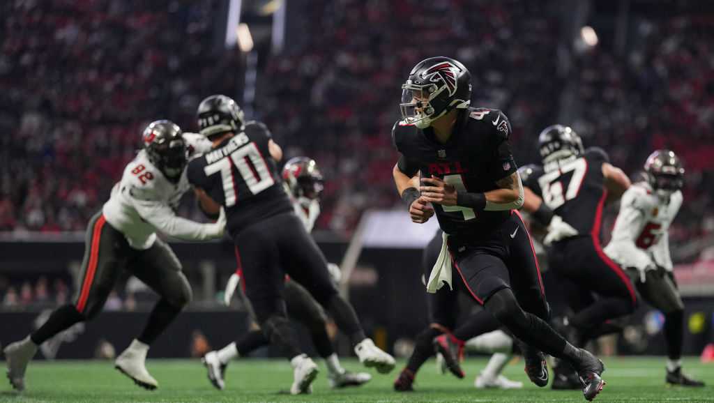 Desmond Ridder Wearing No. 4 With the Atlanta Falcons - All Bearcats