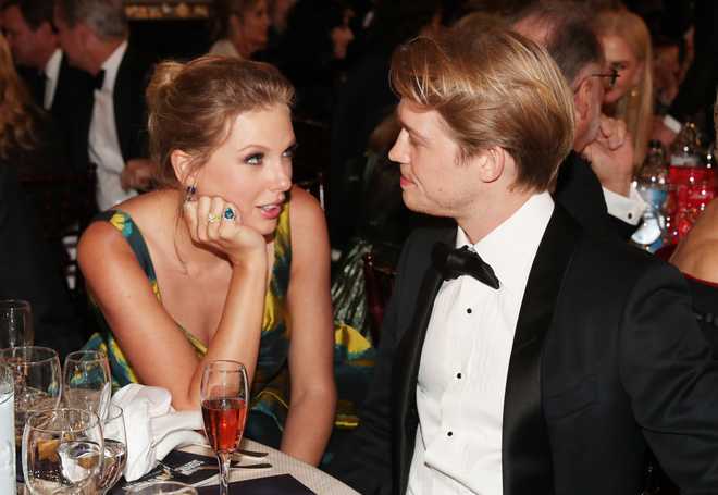 BEVERLY&#x20;HILLS,&#x20;CALIFORNIA&#x20;-&#x20;JANUARY&#x20;05&#x3A;&#x20;77th&#x20;ANNUAL&#x20;GOLDEN&#x20;GLOBE&#x20;AWARDS&#x20;--&#x20;Pictured&#x3A;&#x20;&#x28;l-r&#x29;&#x20;Taylor&#x20;Swift&#x20;and&#x20;Joe&#x20;Alwyn&#x20;at&#x20;the&#x20;77th&#x20;Annual&#x20;Golden&#x20;Globe&#x20;Awards&#x20;held&#x20;at&#x20;the&#x20;Beverly&#x20;Hilton&#x20;Hotel&#x20;on&#x20;January&#x20;5,&#x20;2020.&#x20;--&#x20;&#x28;Photo&#x20;by&#x20;Christopher&#x20;Polk&#x2F;NBC&#x2F;NBCU&#x20;Photo&#x20;Bank&#x29;