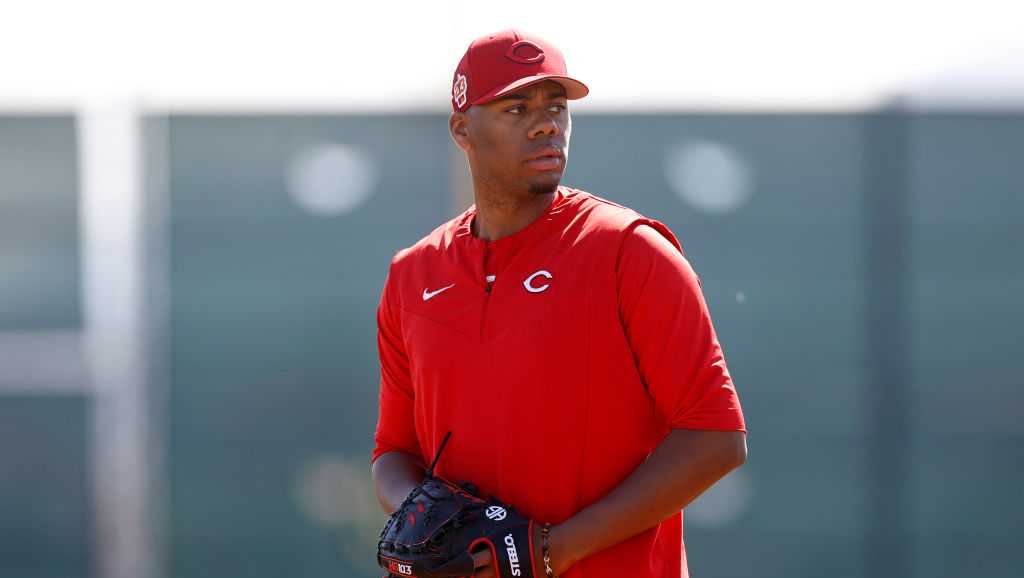 Date announced for Reds' pitchers and catchers to report to Spring Training