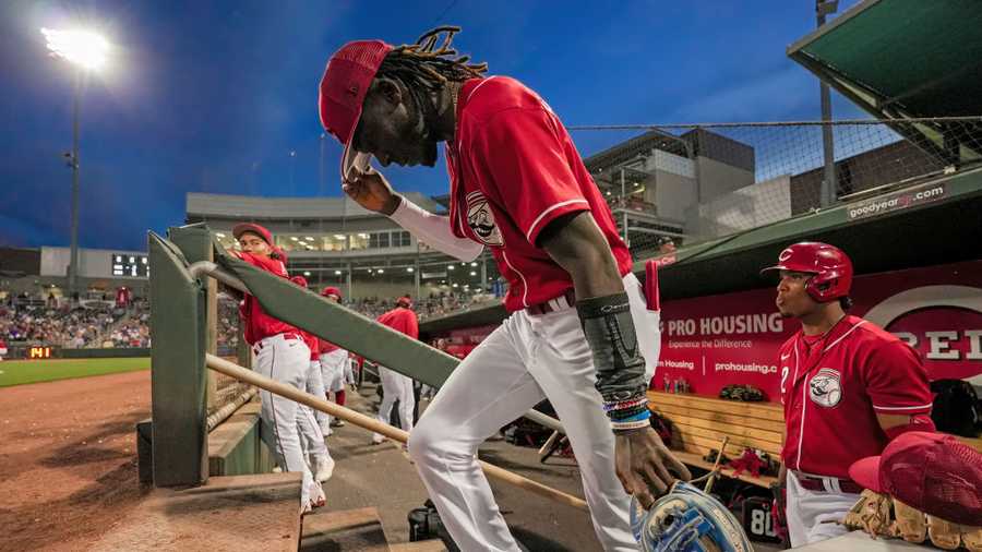 Cincinnati Reds' Elly De La Cruz Dazzles in Debut [Photos