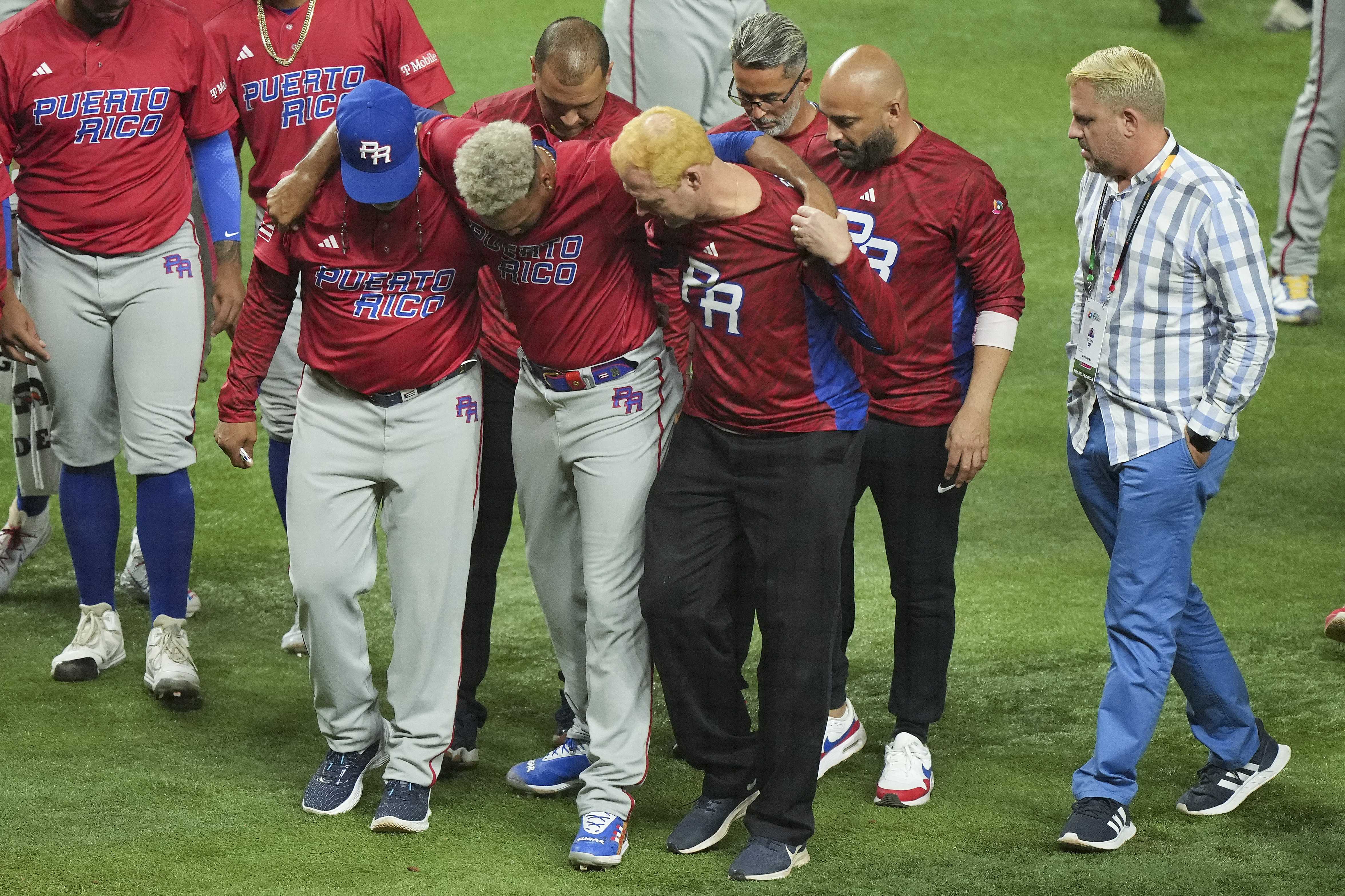 Mets' Edwin Díaz hurts his knee during a World Baseball Classic
