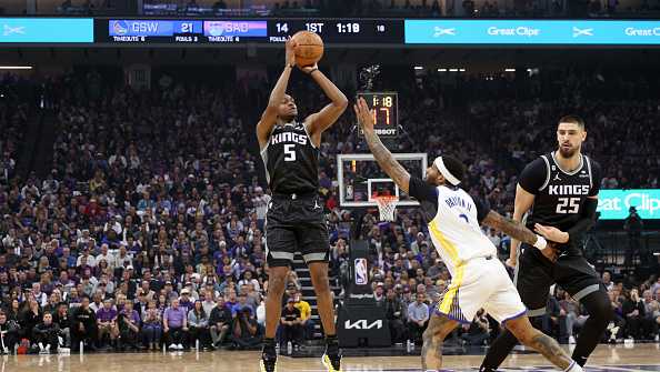 Floyd Mayweather and 50 Cent spotted at Kings Playoffs Game 2