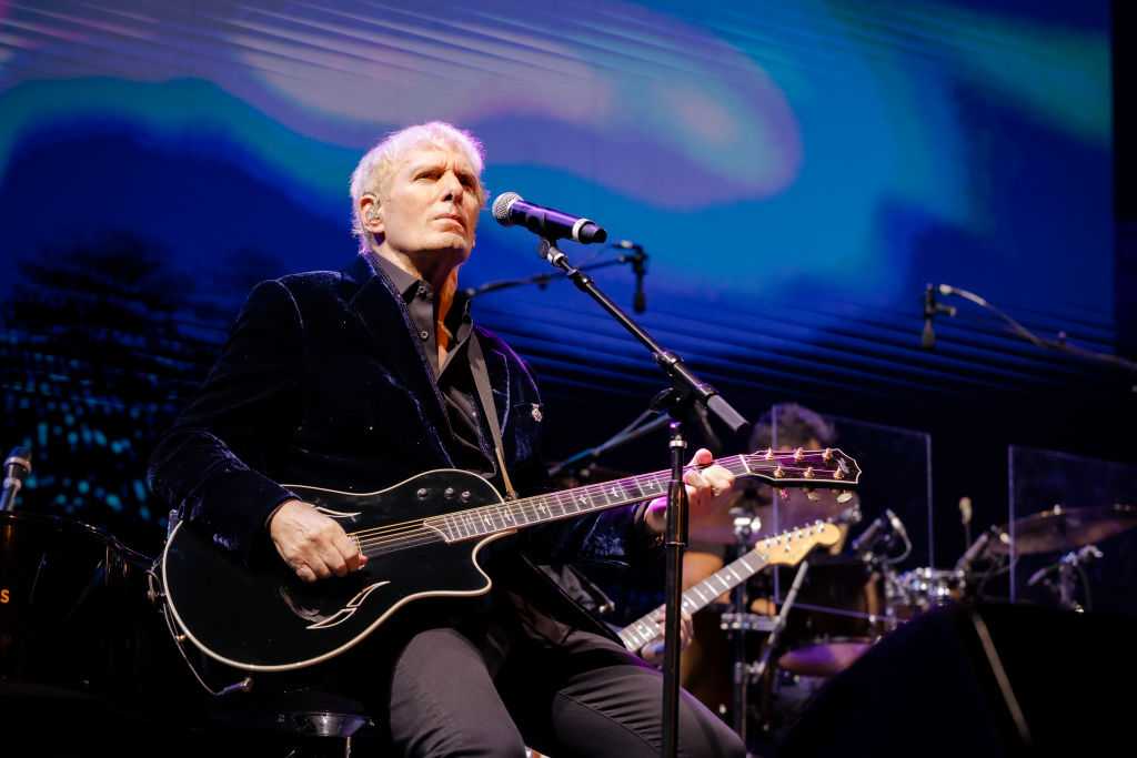 <a href="https://www.kmbc.com/article/michael-bolton-brain-cancer-diagnosis/64636941" target="_blank">Michael Bolton opens up about brain cancer diagnosis</a>
