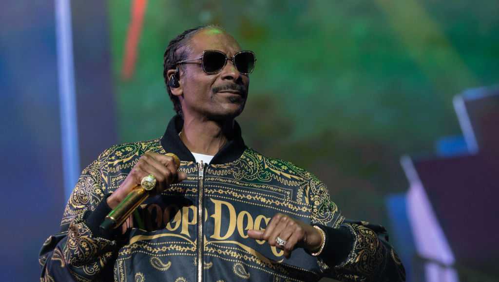 Snoop Dogg says he is giving up smoking