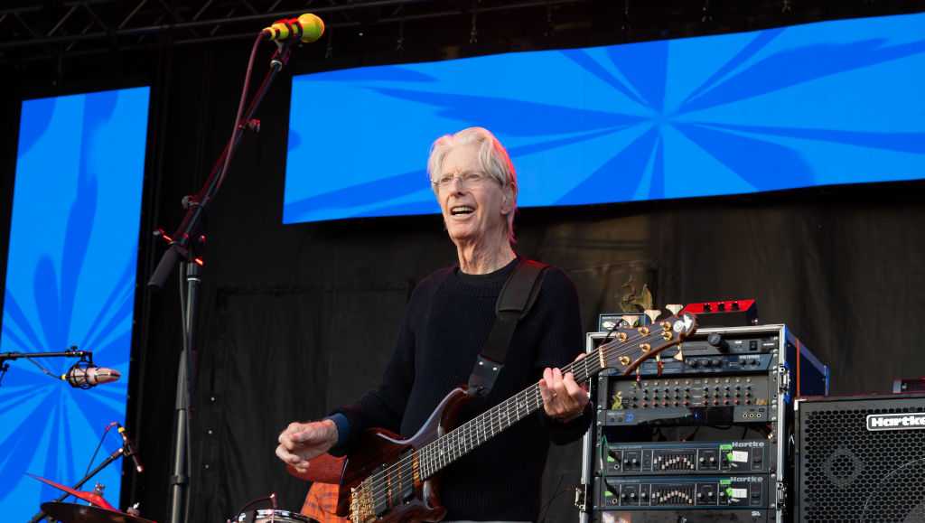 Phil Lesh, Grateful Dead Co-Founder, Dies at 84