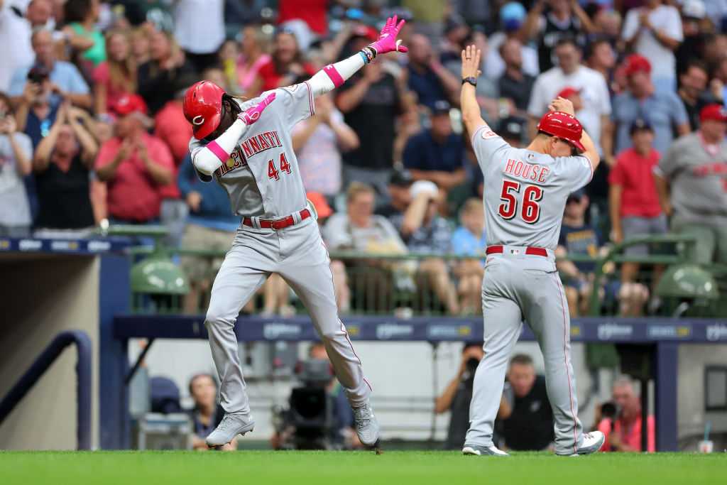 Reds' De La Cruz Homers In Milwaukee After Scoreboard Jab