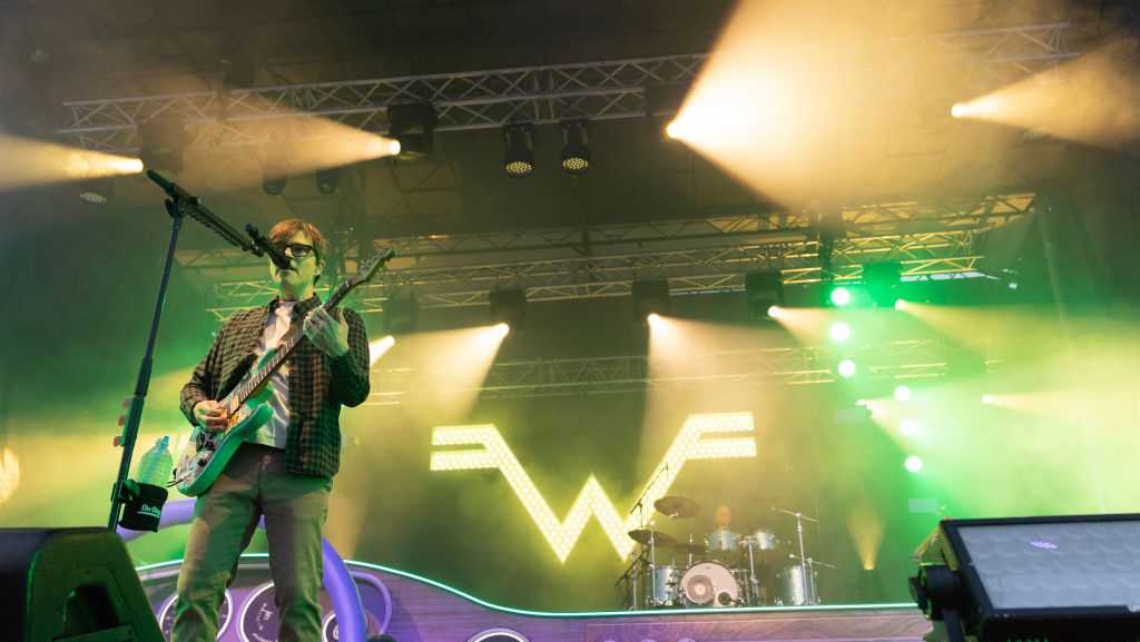 Weezer announces Sacramento stop on 30th anniversary tour