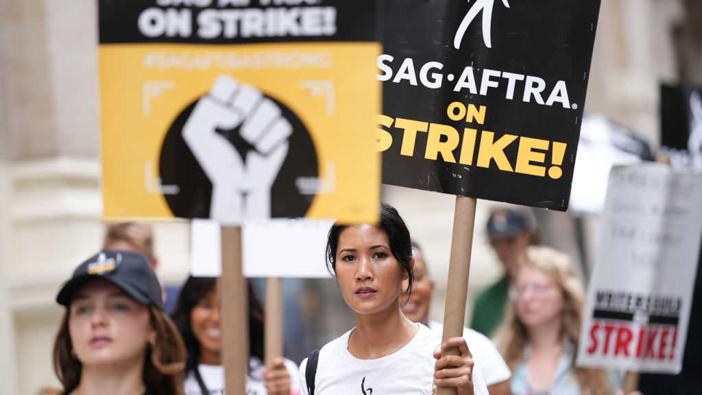 As Hollywood's strikes hit Labor Day, how studio chiefs misread the writers room - Vimarsana News