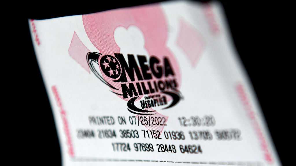 This fast-food restaurant’s founder bought a Mega Millions ticket for all 50,000 of his employees