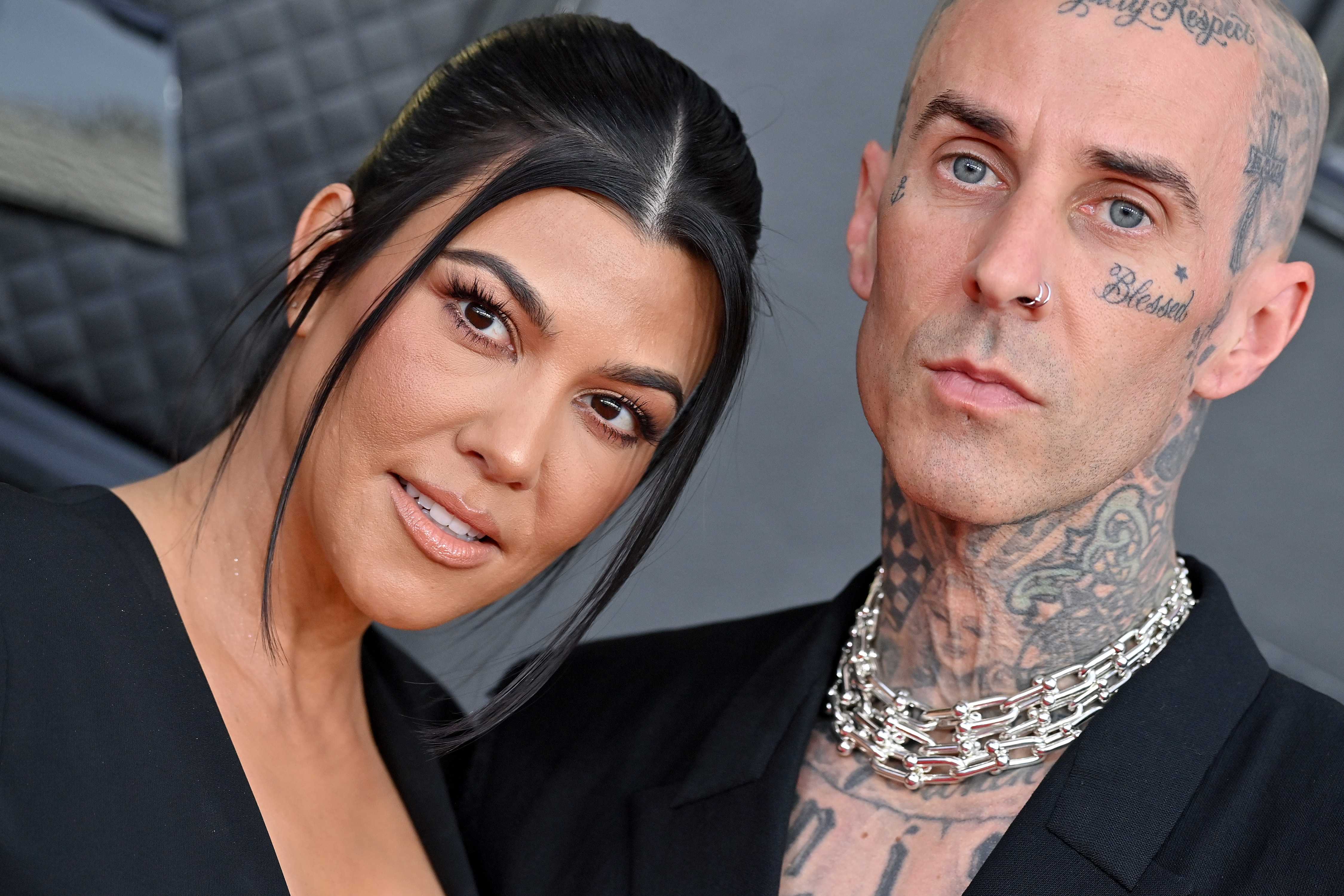 Kourtney Kardashian Travis Barker stop by vegan caf in Ohio