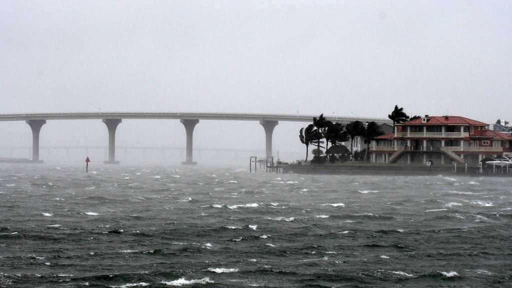 Hurricane Ian blasts Florida with heavy rain, high winds, storm surge