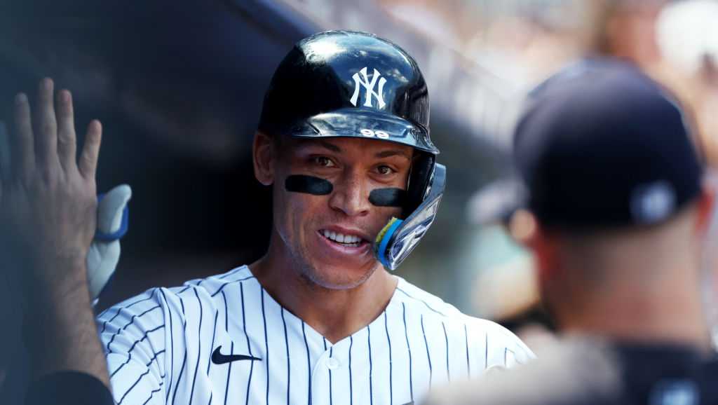 Mark McGwire Congratulates Aaron Judge on Breaking His Rookie HR