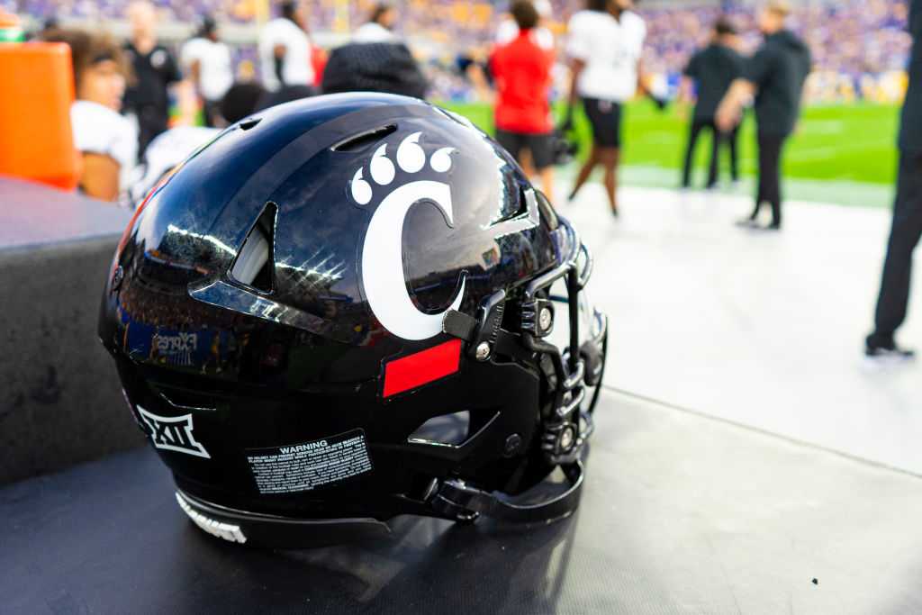 child's play football helmet SS1 Soft Shell Headgear – LIGHT Helmets WOMENS ACCESSORIES Colour:BLACK BLACK METALLIC SILVER Riddell SpeedFlex Football Helmet providing optimal comfort and