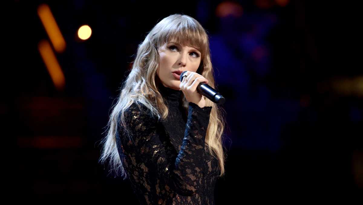 Taylor Swift fans irate at Ticketmaster as huge tour pre-sale demand ...