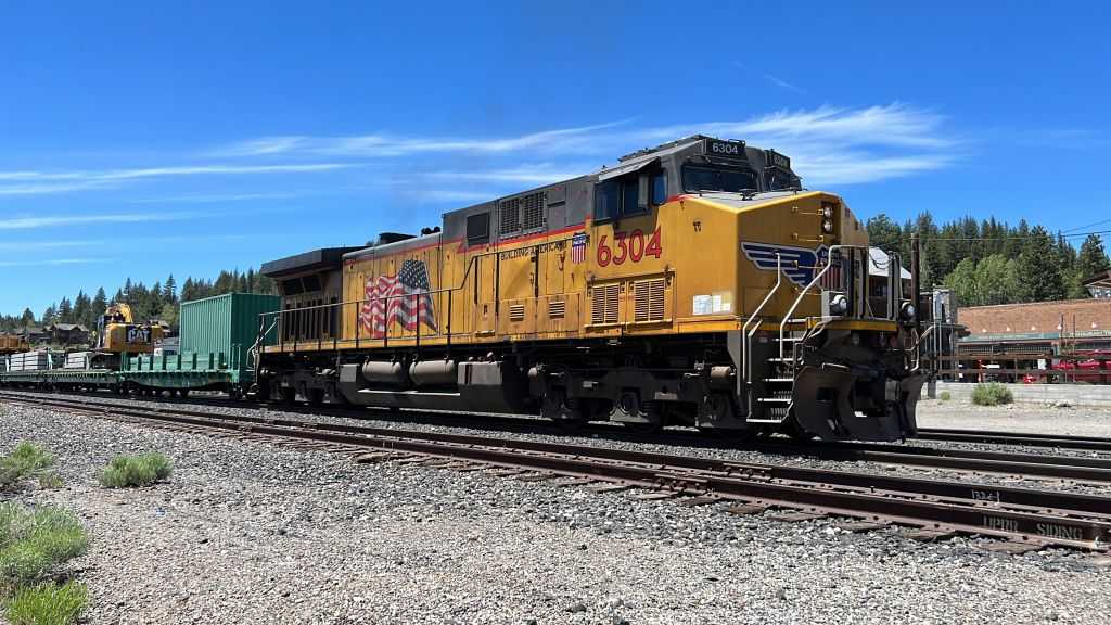 Pedestrian dies after hit by Union Pacific train in Sacramento