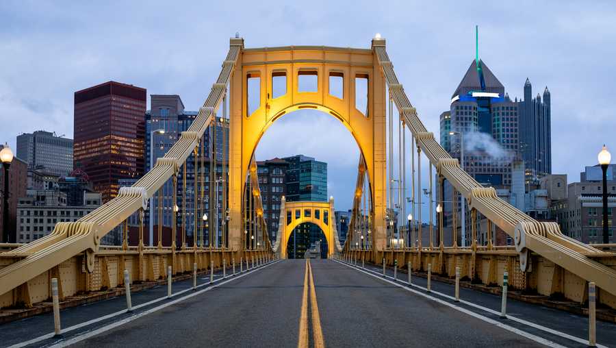 Roberto Clemente Bridge, Allegheny River, Pittsburgh, Pennsylvania, America
