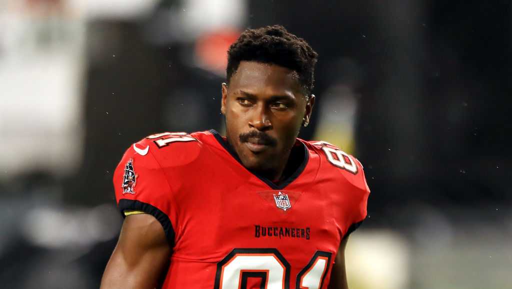 Former Nfl Wide Receiver Antonio Brown Faces Arrest Warrant For Domestic Incident 