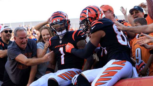 Jeff Gunter of the Cincinnati Bengals runs down the field during the  News Photo - Getty Images