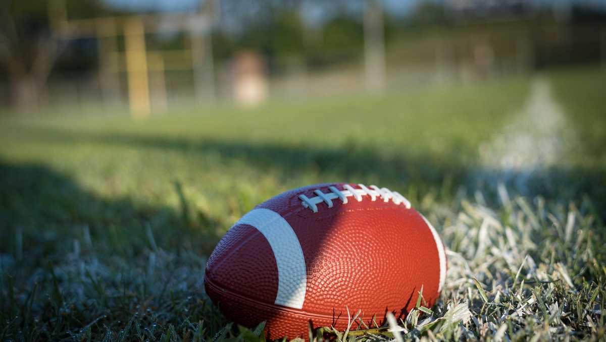 Florida high school football player collapses, dies during game