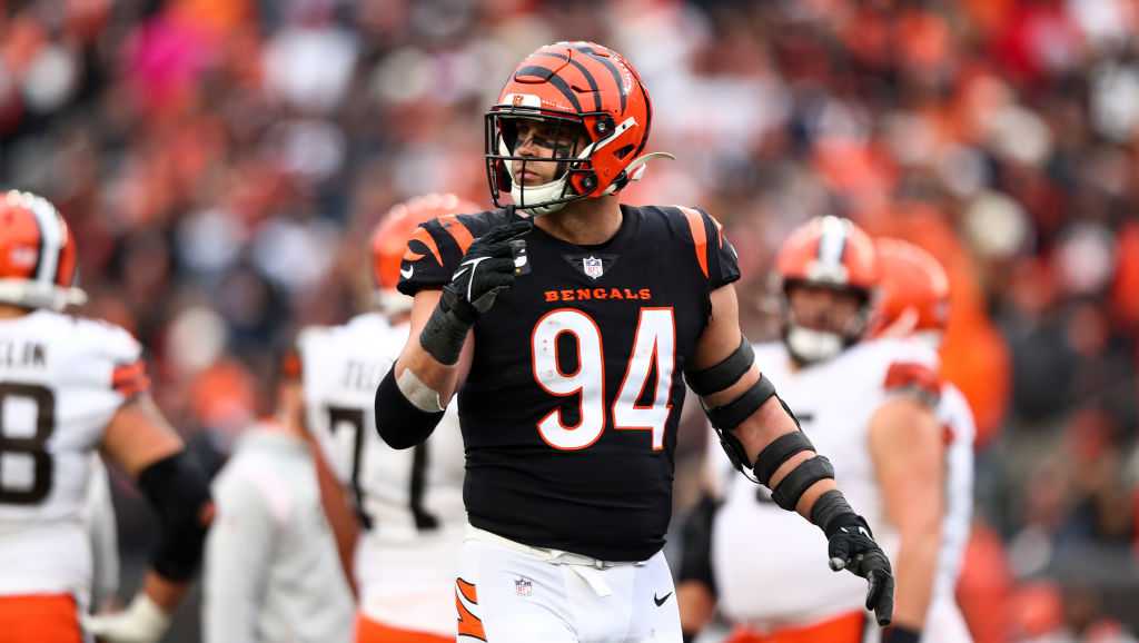 Trey Hendrickson of the Cincinnati Bengals on the field in the game News  Photo - Getty Images