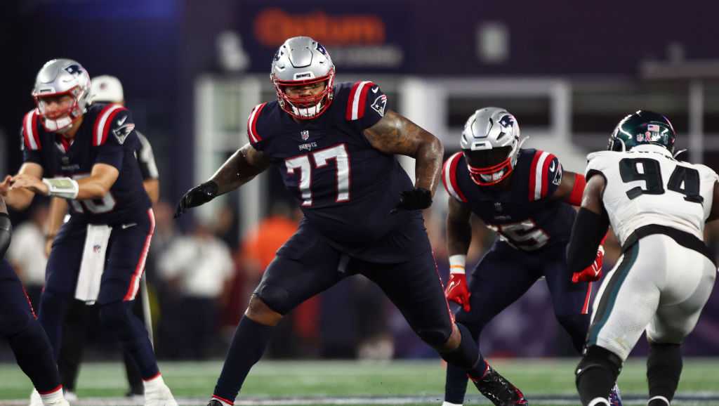 Bengals signing free agent OT Trent Brown to 1-year deal