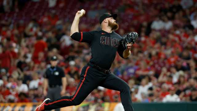 Cincinnati Reds re-sign relief pitcher Buck Farmer to 1-year contract - Vimarsana News