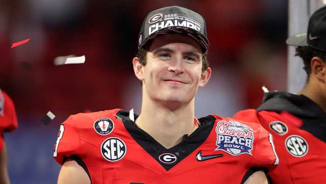 Georgia QB, Heisman finalist Stetson Bennett arrested in Texas for public intoxication - Vimarsana News