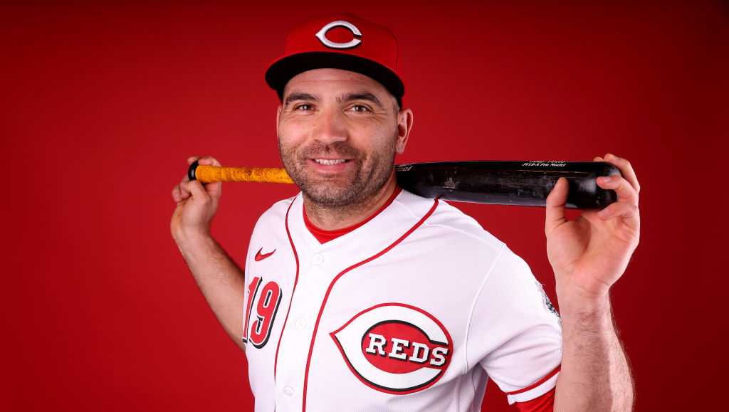 Cincinnati Reds Joey Votto, with a beard