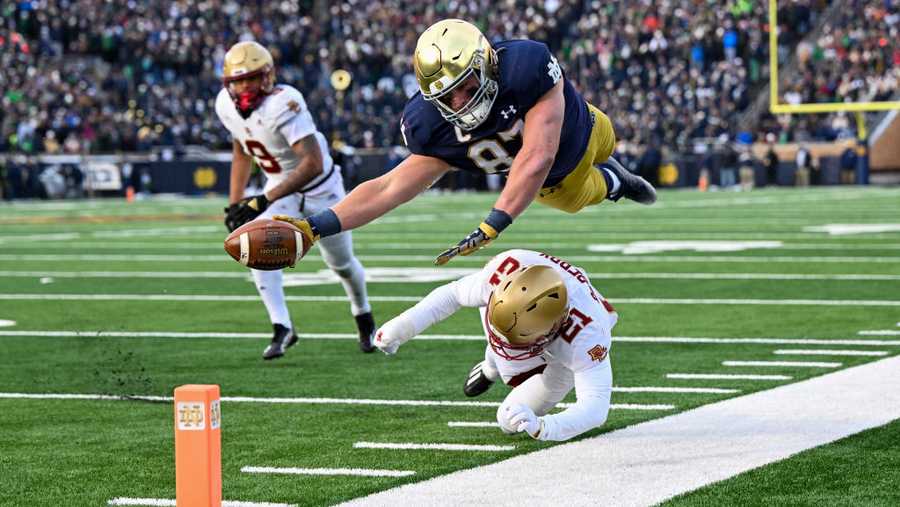 SOUTH BEND, INDIANA - NOVEMBER 19: Michael Mayer #87 of the Notre Dame Fighting Irish dives just short of the touchdown in the first half against Josh DeBerry #21 of the Boston College Eagles at Notre Dame Stadium on November 19, 2022 in South Bend, Indiana. (Photo by Quinn Harris/Getty Images)