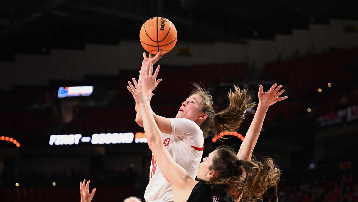 Terps women's basketball beats Holy Cross in first round