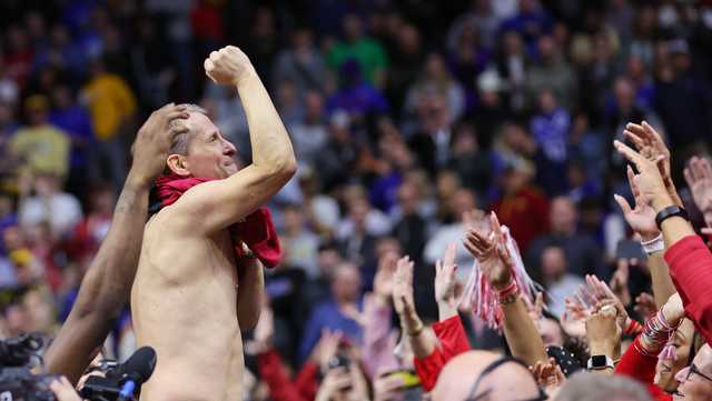 Arkansas downs top seeded Kansas, advances to Sweet 16 - Vimarsana News