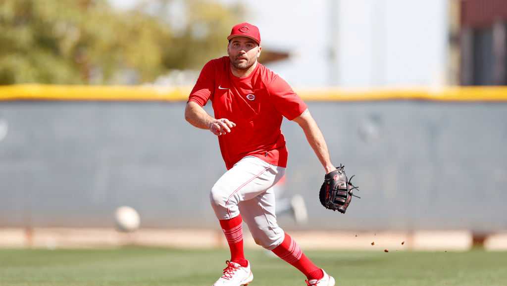 Joey Votto of the Cincinnati Reds bats during the game between the News  Photo - Getty Images