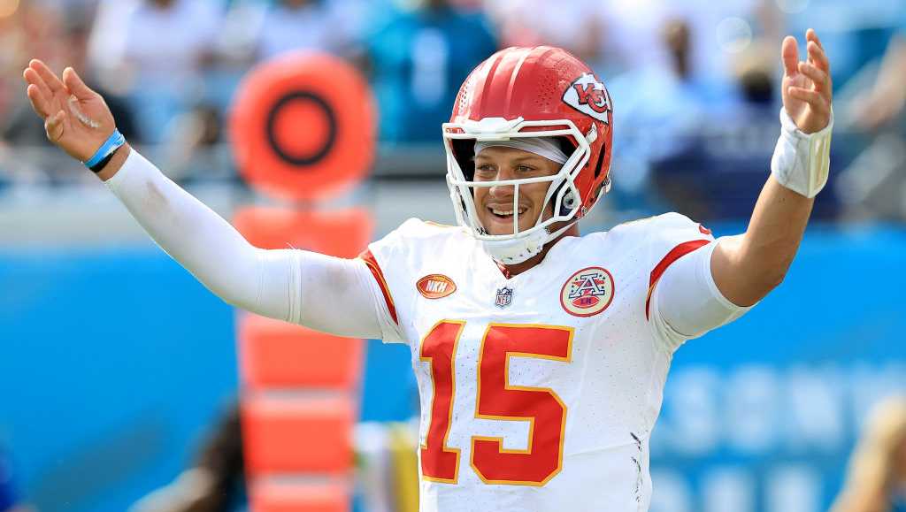 Patrick Mahomes Contract: Chiefs QB Could Be First NFL Player to Sign $200  Million Deal