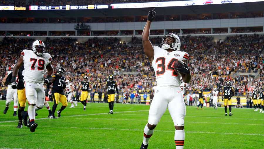 WATCH: Former Bearcat Ford scores first career touchdown on Monday Night  Football