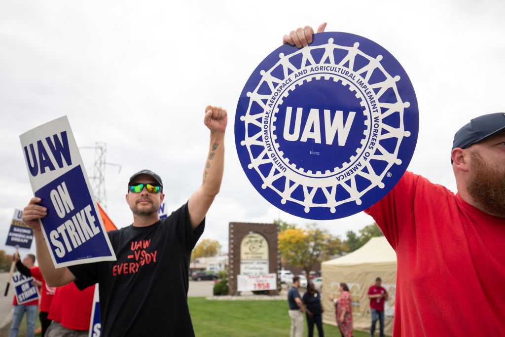 General Motors Reaches Tentative Agreement With UAW