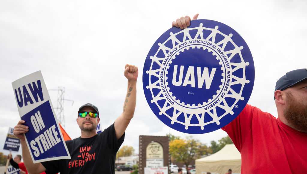 General Motors reaches tentative agreement with UAW