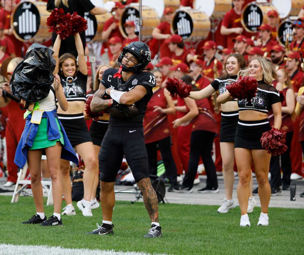 Uni check: Cowboys went with white-white-black in Ames