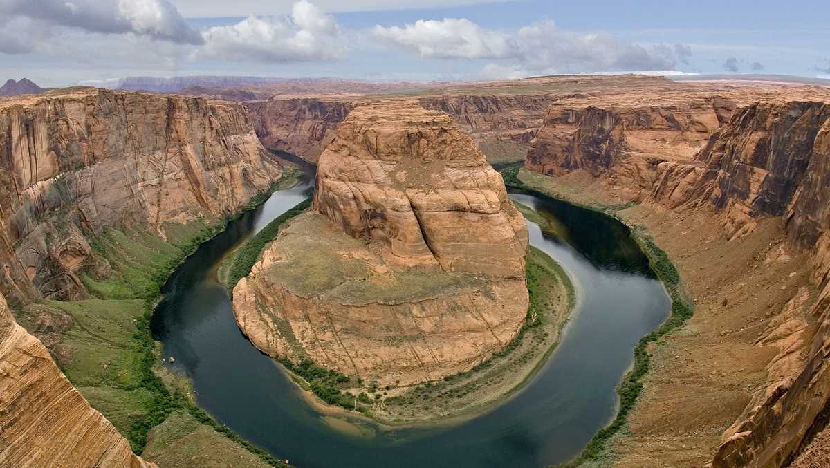 14yearold girl dies in 700foot fall from Horseshoe Bend overlook