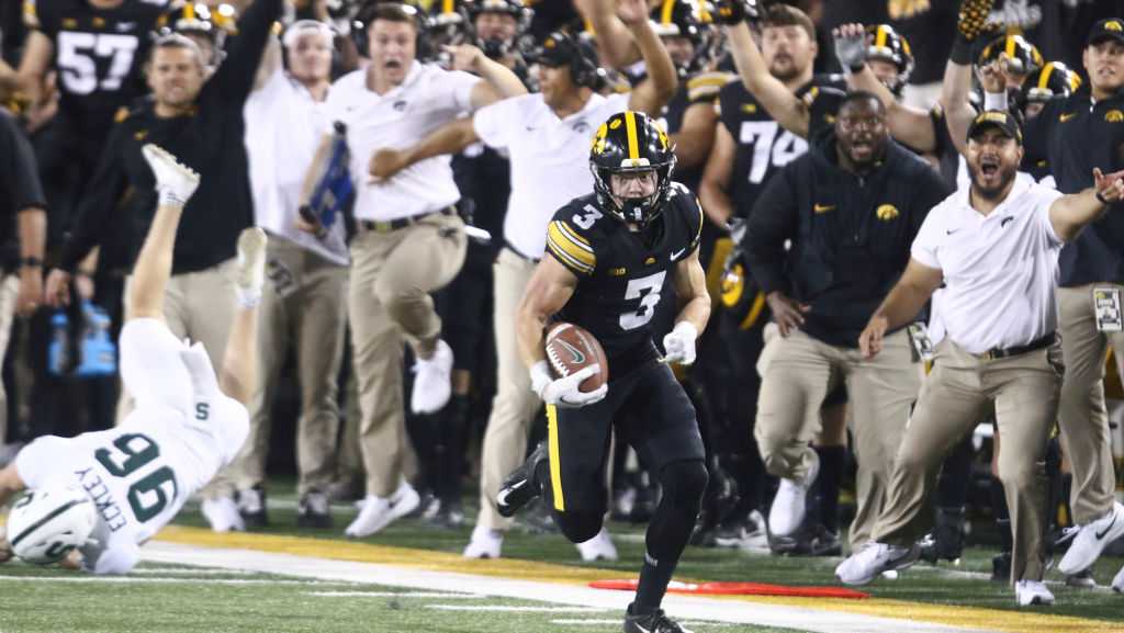 Associated Press All-America team: Hawkeyes DeJean, Taylor on first team