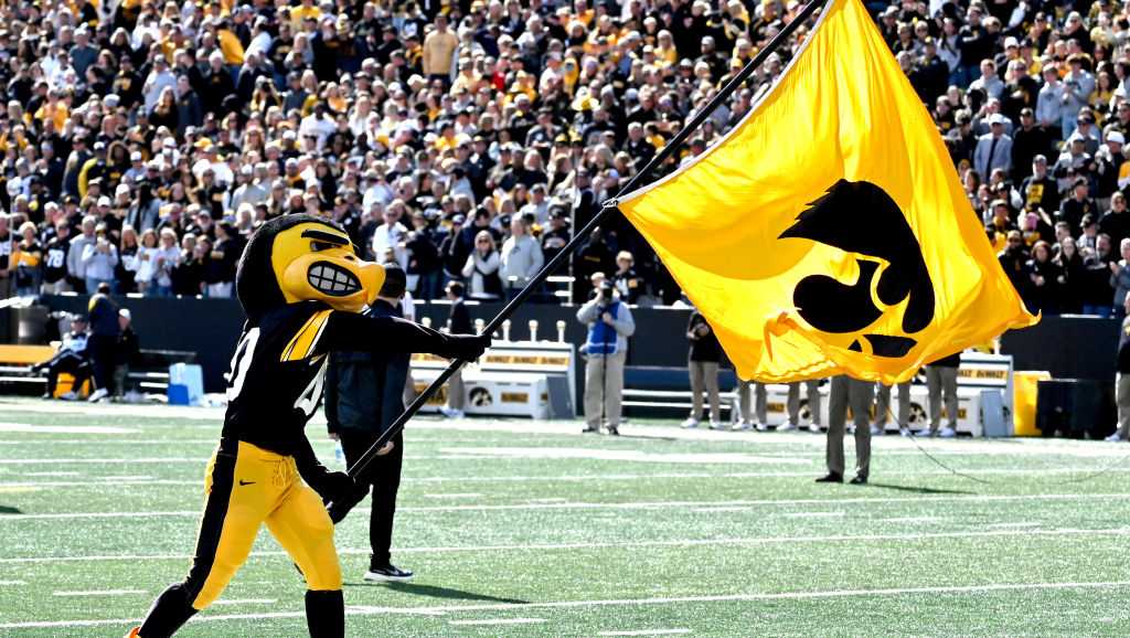 Watch: Iowa Hawkeyes reveal slick alternate uniforms for clash