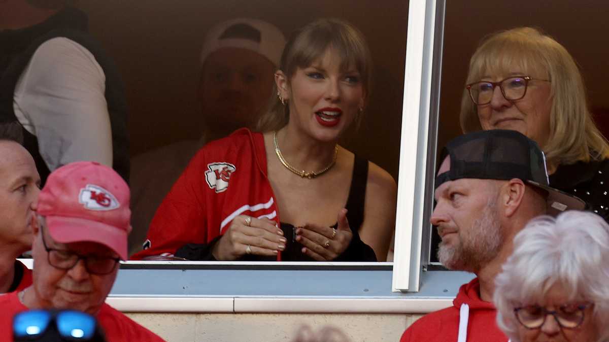 Taylor Swift Arrives at Chiefs-Broncos Game for Travis Kelce