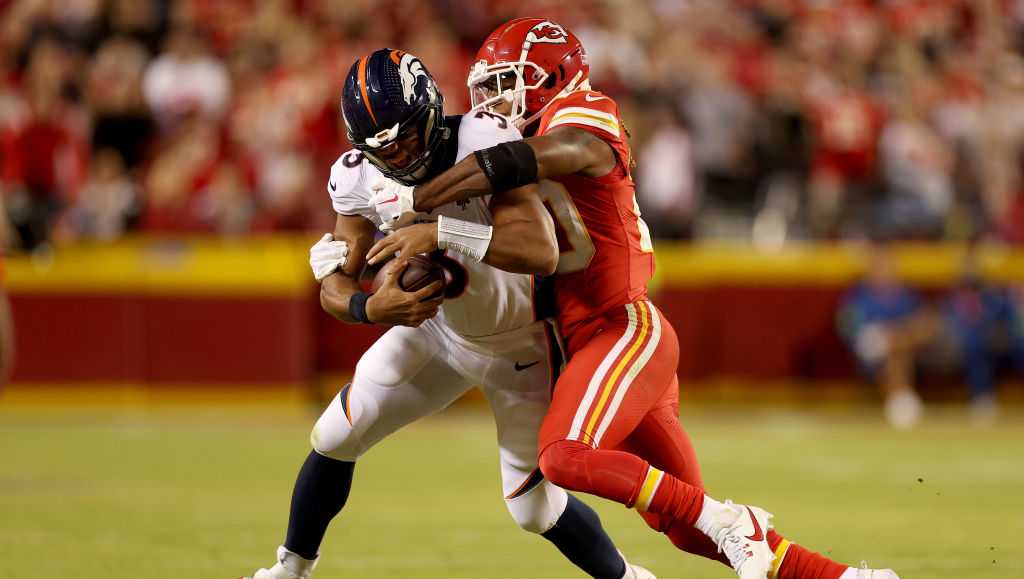 DENVER, CO - DECEMBER 11: Kansas City Chiefs quarterback Patrick Mahomes  (15) looks for a target in the first half during a game between the Kansas  City Chiefs and the Denver Broncos